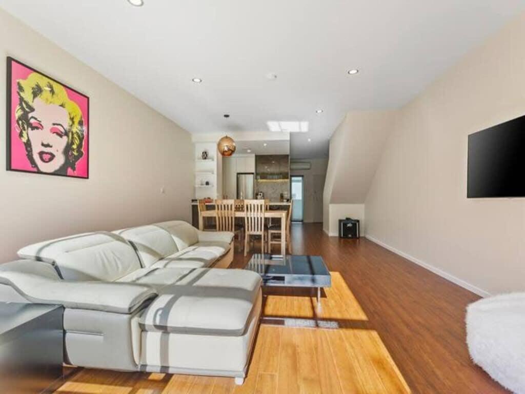 Sleek Modern Pad Next To Spark Arena Free Parking Auckland Exterior photo