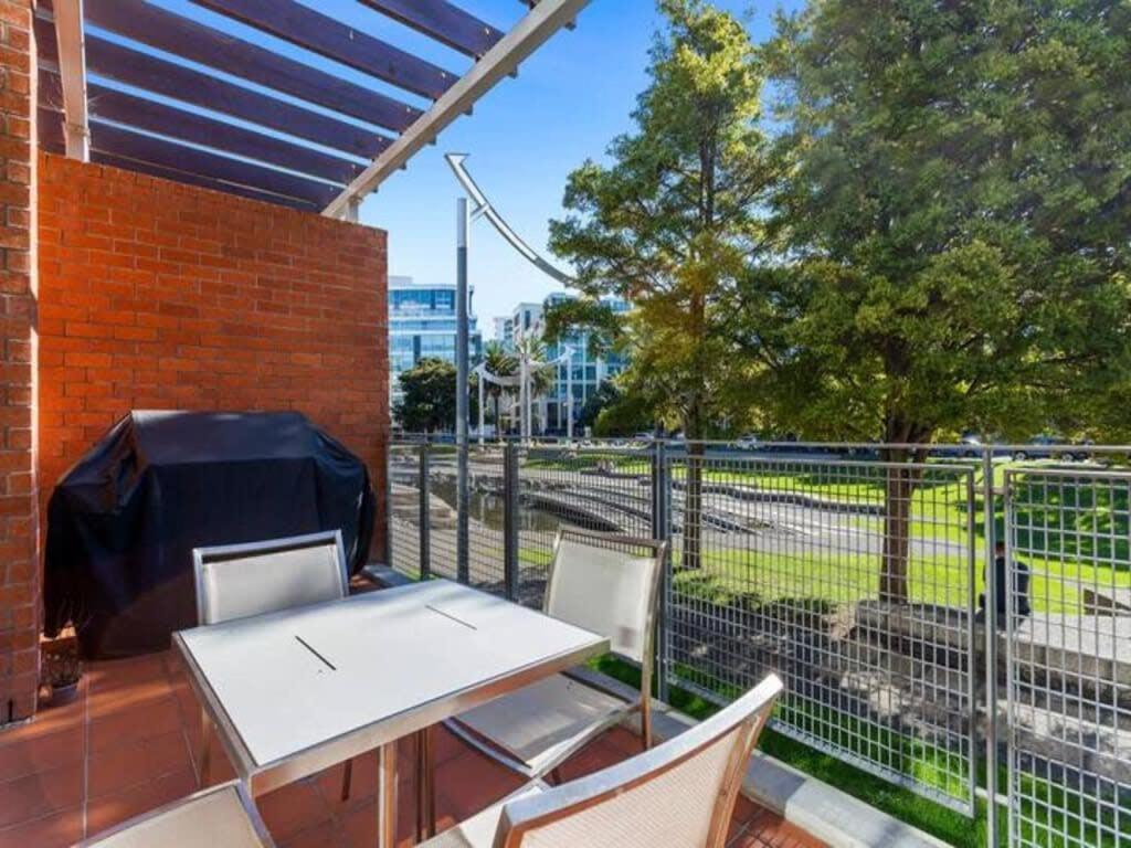 Sleek Modern Pad Next To Spark Arena Free Parking Auckland Exterior photo