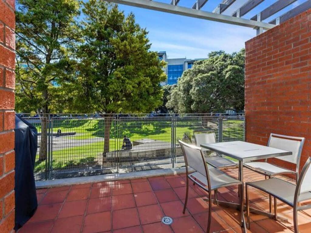 Sleek Modern Pad Next To Spark Arena Free Parking Auckland Exterior photo